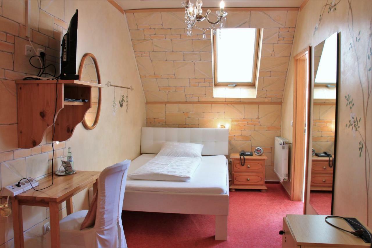 Studentenmuehle Hotel - Restaurant Nomborn ภายนอก รูปภาพ